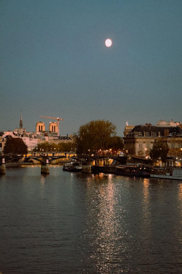 Paris by night Seine